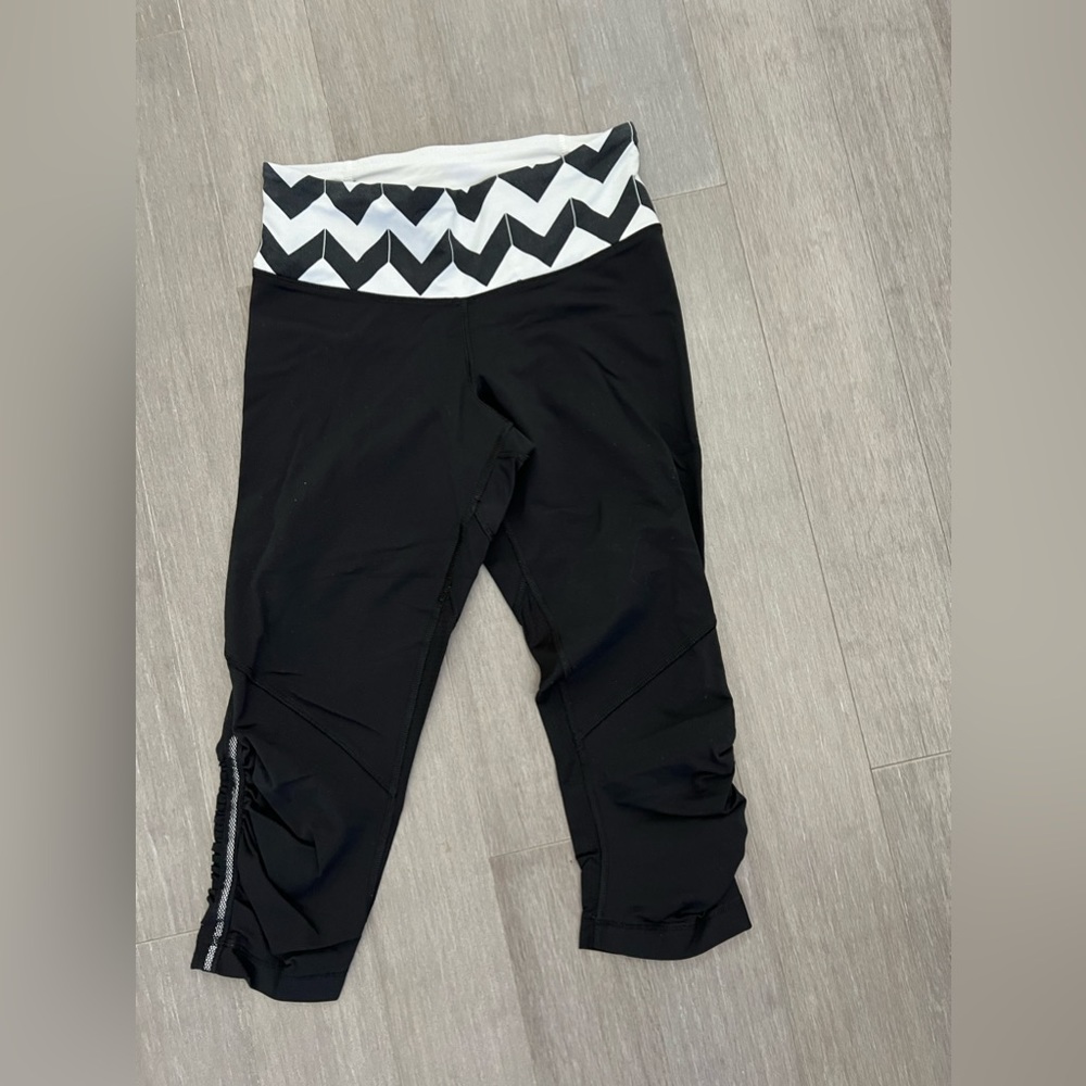 Lululemon leggings. Black. Cropped. Size 4. Good condition.